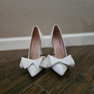 Betsey Johnson Nobble Pump Size 7.5 Ivory Bow Glitter Sprinkles Prom Wedding